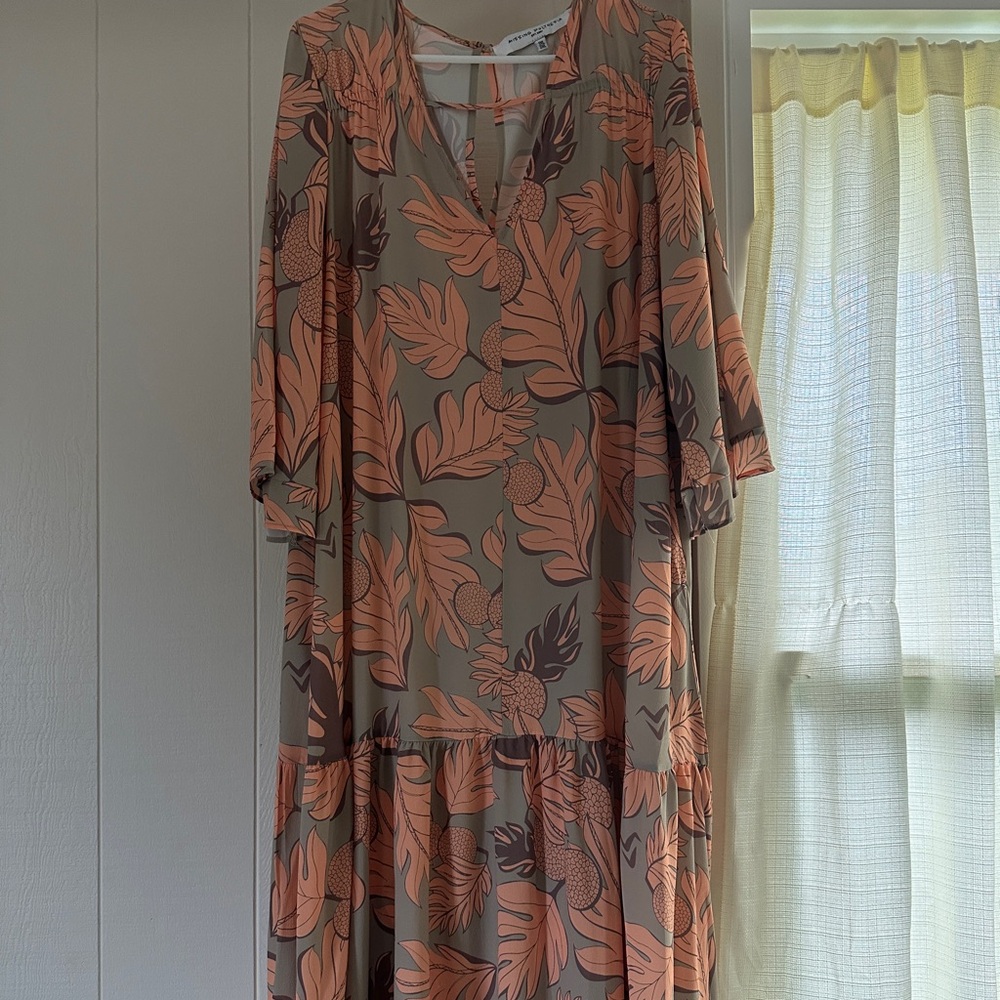 Missing Polynesia quarter length dress